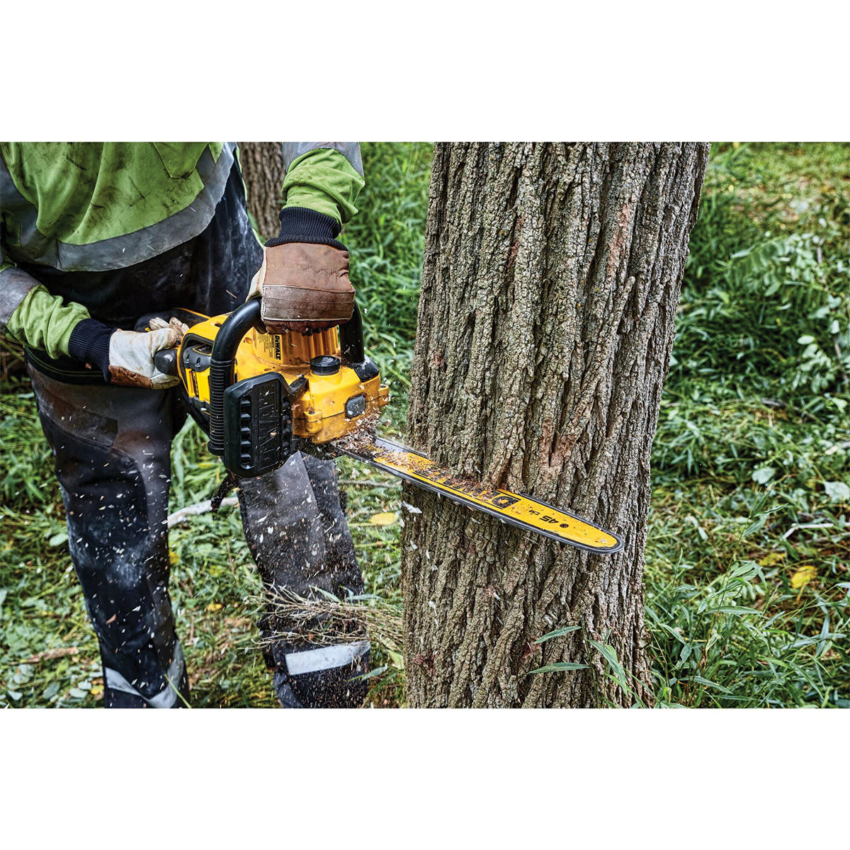 FLEXVOLT Electric Chainsaw 45cm Bar, BRUSHLESS Motor, 9Ah High Power Battery and ACCESSORIES - DeWALT - DCMCS574X1-QW FLEXVOLT Electric Chainsaw 45cm Bar, BRUSHLESS Motor, 9Ah High Power Battery and ACCESSORIES - DeWALT - DCMCS574X1-QW